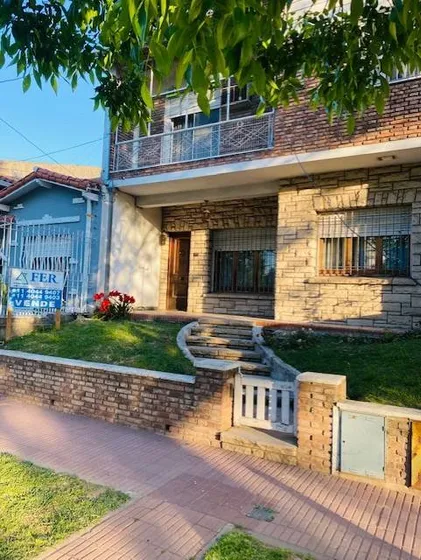 Casa Tipo Ph En Planta Baja De 3 Ambientes Y Patio En Quilmes Centro