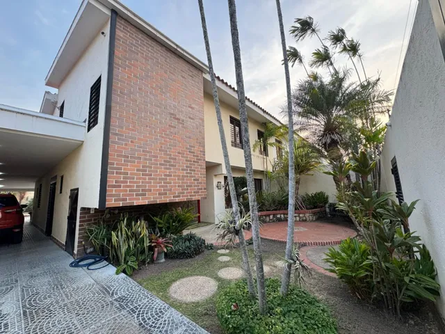 Casa En Venta De 2 Niveles En Calle Cerrada Con Planta Eléctrica En El Trigal Norte Lh