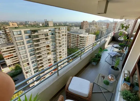 Mariposa, Luminoso, Vista Despejada Y Excelente Conectividad