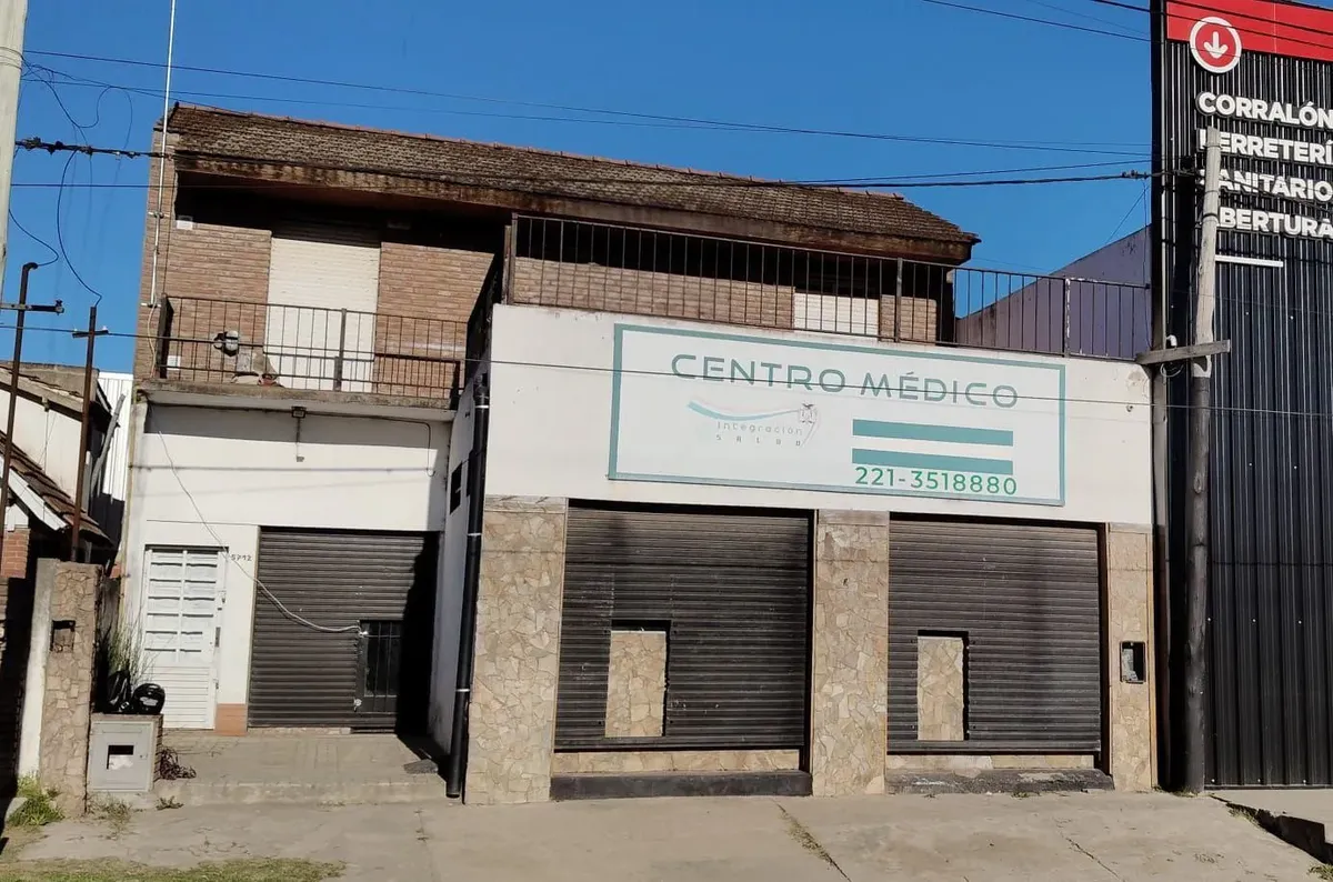 Av. 520 E/152 Y 152 Bis-galpón/depósito/local Comercial En Alquiler De 140 M2 