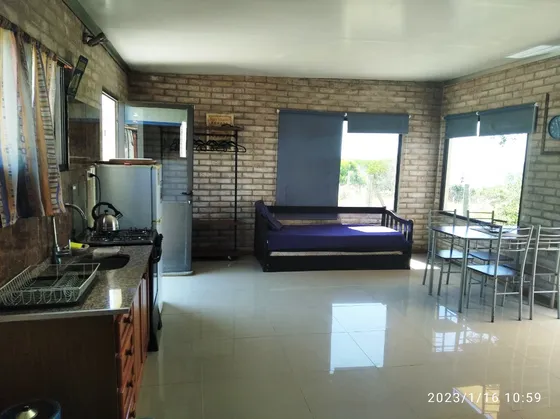Alquiler  Anual Casa Frente Al Mar Amueblada, Con Bajada A La Playa 1 Dormitorio. Garantía Porto Seguro. 