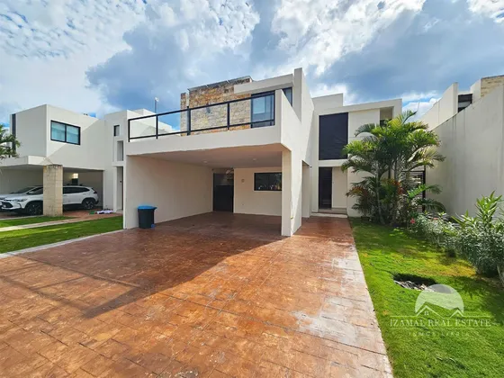 Casa En Renta Amueblada Y Con Paneles Solares En Privada Cúspide