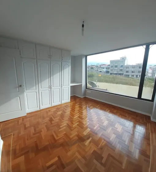 Departamento En Venta, Amoblado Sector Norte De Quito En Venta Trato Unico Dueño, Seguridad, Excelente Estado. Financiamiento Biess Acepto Btc