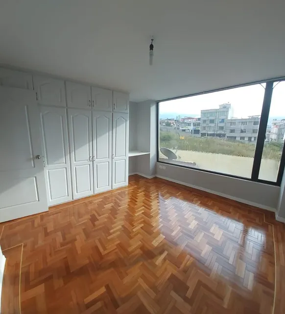 Departamento En Venta, Amoblado Sector Norte De Quito En Venta Trato Unico Dueño, Seguridad, Excelente Estado. Financiamiento Biess Acepto Btc