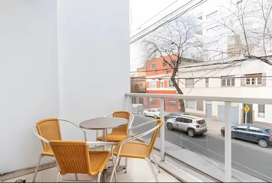 Departamento Semipiso Tres Ambientes, Dos Dormitorios, Balcon Terraza Al Frente Y Patio, Amoblado, En Alquiler, Con Terraza, Piscina Y Parrilla. Plazo De Alquiler A Convenir.