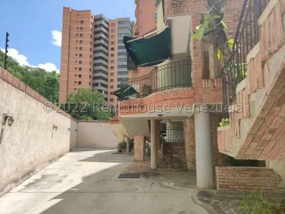 En Venta Casa Tipo Townhouse  Urb Las Chimeneas Valencia.  Luis Quiroz 23-30366