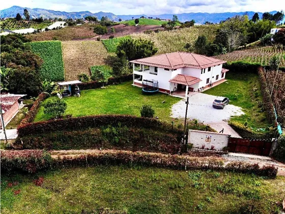 Vendo Casa Finca Nueva  En El Carmen De Viboral 2 Mil Mts Ch 