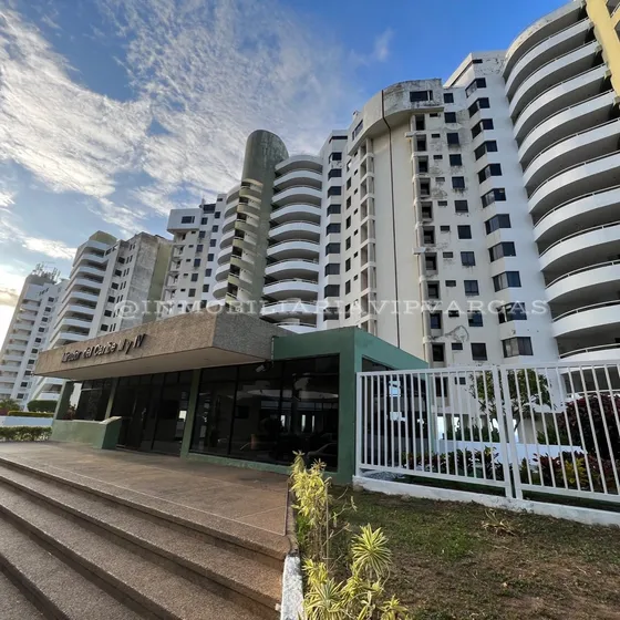 Apartamento En Venta Ubicado En La Avenida La Urbanizacion La Llanada Estado La Guaira Ref 003 - 436