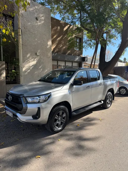 Toyota Hilux Pick-up 2.8 Cd Sr 177cv 4x4