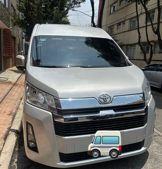 Toyota Hiace 2.7 Bus 12 Pasajeros Mt