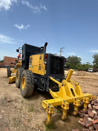 Motoniveladora Komatsu
