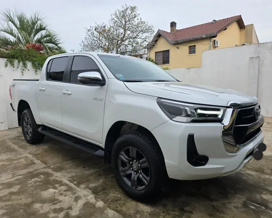 Toyota Hilux Pick-up 2.8 Cd Srv 204cv 4x4 At