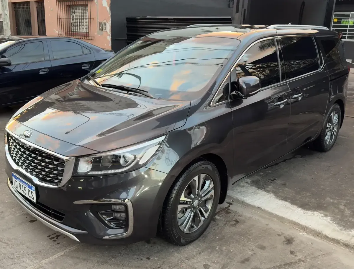 Kia Carnival EX