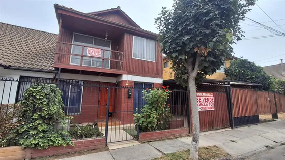 Casa En Venta De 5 Dorm. En Maipú