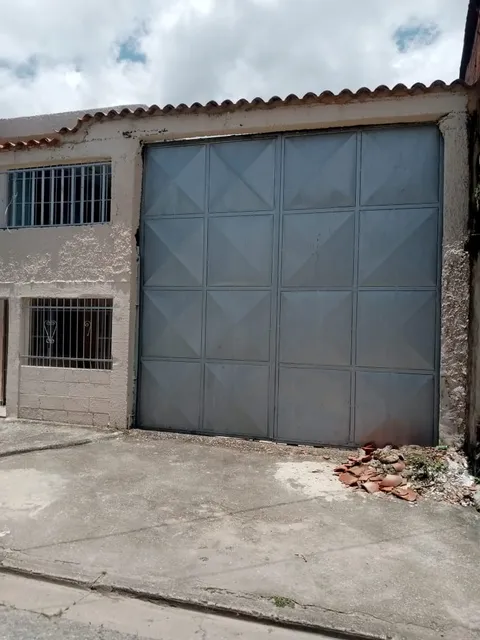 En Venta   Galpón Con Casa En La Pocaterra Mun. Libertador G09-24 Jm
