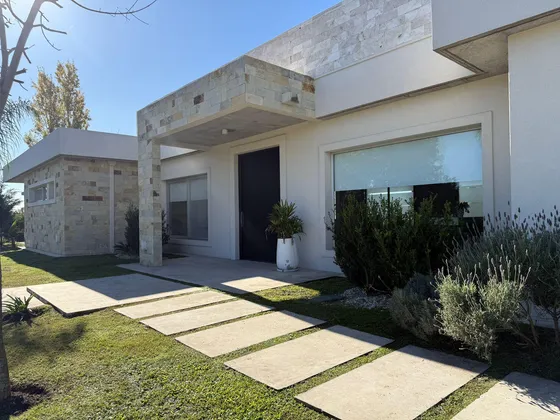 Casa De 5 Ambientes En Alquiler En San Roque Comarcas De Lujan