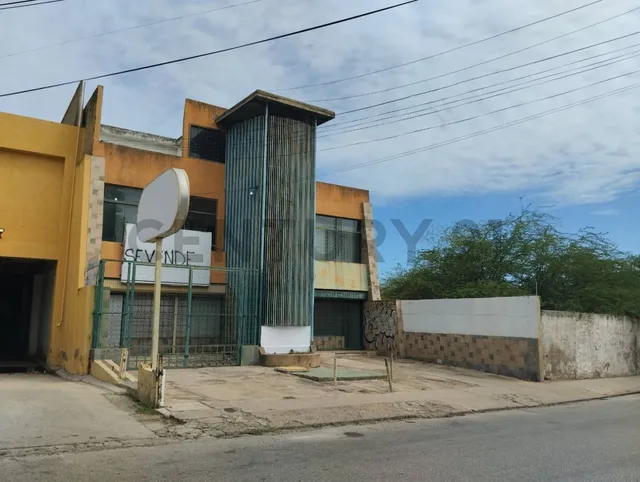 Edificio Comercial Y Oficinas, Av. 4 De Mayo, Porlamar