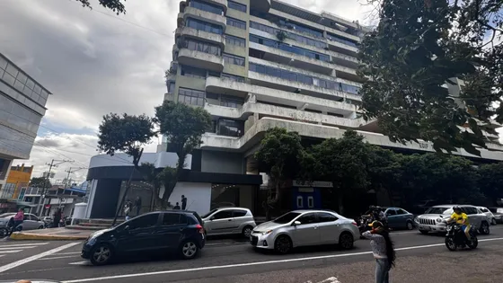 Xv, En Alquiler Local En Barrio Obrero, Edificio Tiyiti, Planta Baja