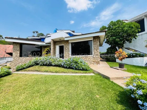 Daniela Linarez Vende Casas Hermosa Y Amplia Posee 366m2 Increible Vista Acabados Elegates Y Modernos Espacios Muy Agradables Y Funcionales Zona Este Barquisimeto Lara
