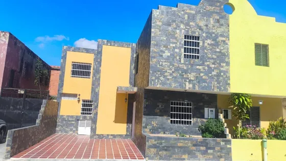 Townhouse Ubicado En Naguanagua, Conjunto Residencial Mangos Paradise. Lm.p