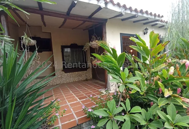 Maria E. Vende Comodidad Y Estilo En Un Solo Lugar| Casaduplex 390m2, Negociable En La Mata, Lara#25-18927***