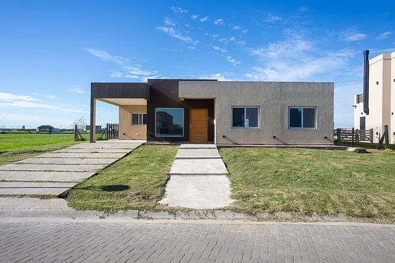 Casa En Venta A Estrenar En Santa Clara Al Sur. San Vicente.