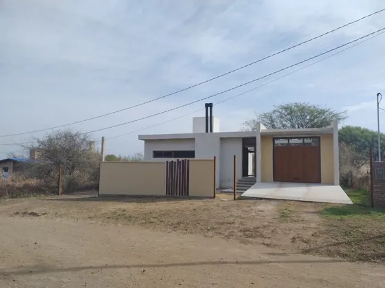 Moderna Casa Con Vistas A Las Sierras Chicas En Villa Rumipal - Calamuchita - Córdoba