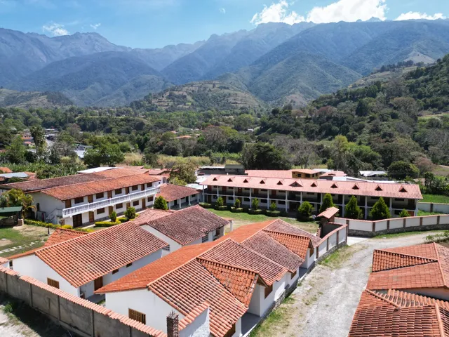 Se Vende Gran Hotel En Plena Carretera Trasandina En Los Llanitos De Tabay, Estado Mérida