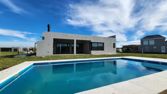 Casa En  Venta, Con Piscina, A Estrenar, Barrio San Sebastian