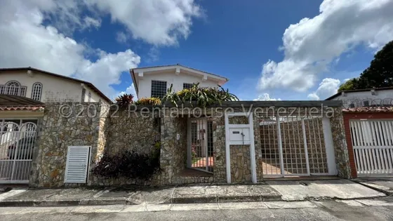 Casa En Venta En Parque El Retiro 165mt2 3 Habitaciones 4 Baños 2 Puestos