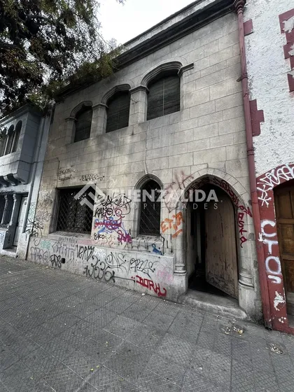 Casa En Venta De 6 Dorm. En Santiago