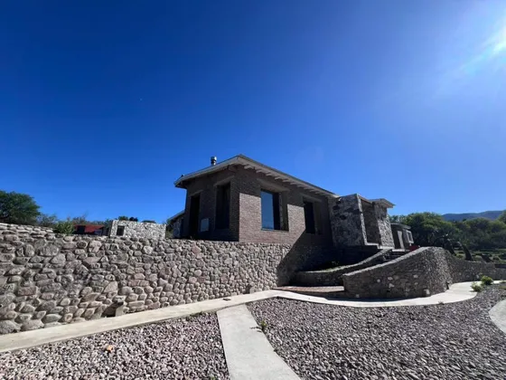 Venta Casa De 5 Dormitorios En San Esteban (punilla).