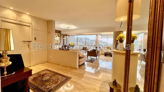 Los Samanes !! Espectacular Apartamento Totalmente Actualizado, 225 M2, 4 Hab., 5 Baños, 4pe, Cocina Moderna, Increíble Vista Al Ávila Y Clima Fresco. Planta Elect, Calle Cerrada Con Vigilancia 24/7!!