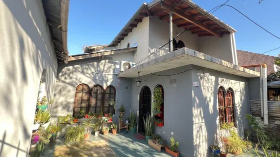 Casa 4 Ambientes Venta Monte Grande Local Y Depto