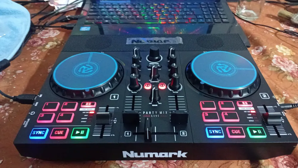 Controlador De Dj Ao Vivo De Dj Numark Partymix Live Preto