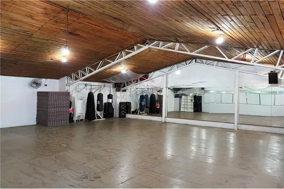Excelente Local Esquina!  Zona Alta Visibilidad