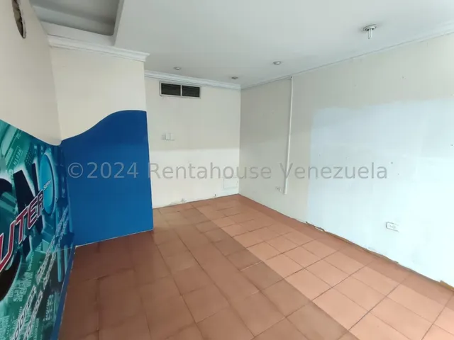 % Julian Galindez Vende Productivo Local En Centro Comercial Capital Plaza En Barquisimeto #25-4347
