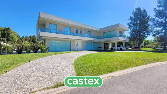 Casa  En Venta En Terralagos, Canning