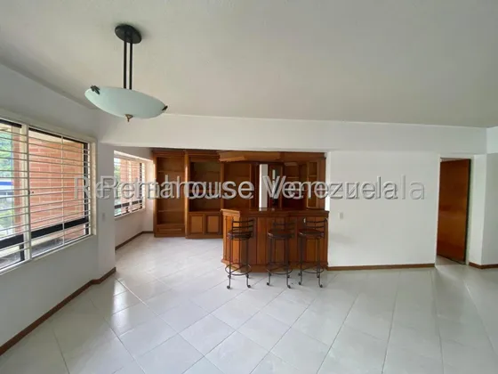 Apartamento En Venta En Las Esmeraldas 25-24579 As