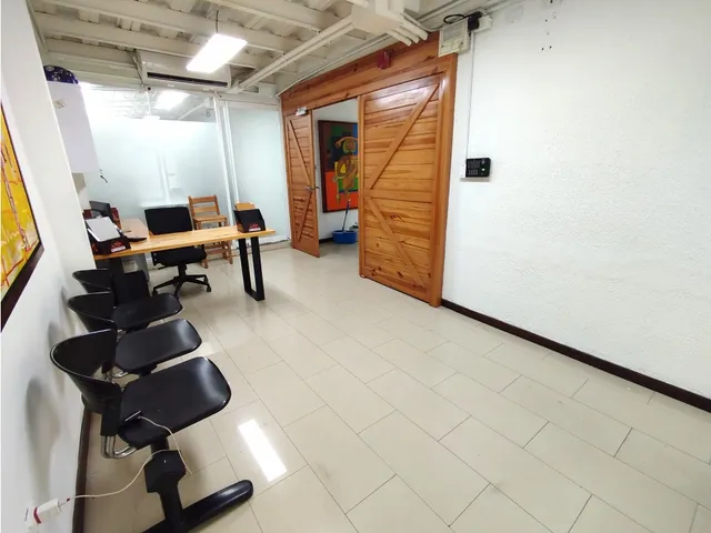 Alquilo Casa Comercial/oficina 480m2 Los Dos Caminos 3600