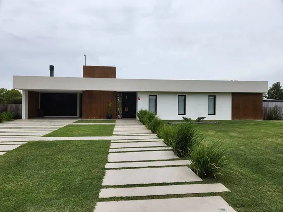 Casa En Venta La Primavera De Lujan Club De Campo