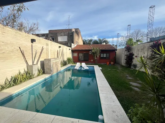 Venta Casa 3 Dormitorios, Quincho, Jardin Y Piscina. Valentin Alsina. Lanus.