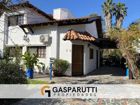 Casa En Venta En Aranjuez, 4 Ambientes Con Cochera Cubierta!