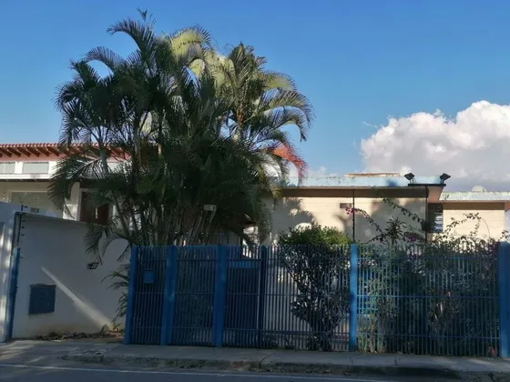 ¿buscas Casa En Alquiler? Tenemos Una Excelente Opción En Cumbres De Curumo.