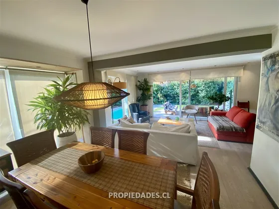 Casa En Venta De 3 Dorm. En Las Condes