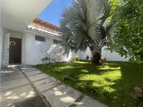 Venta Casa La Trinidad - Dos Plantas Independientes, Terraza Con Bar.