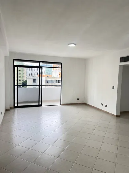 Apartamento En Venta Los Mangos Valencia Planta 100%, Pozo: ¡potencial Con Vista!. Dapo