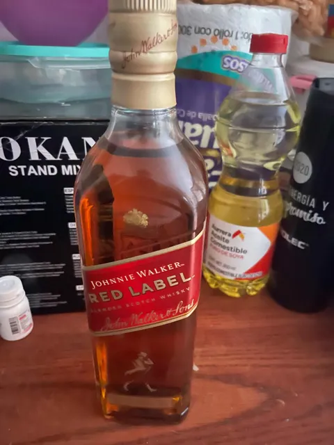 Red Label Johnnie Walker Con Un Vaso Termico