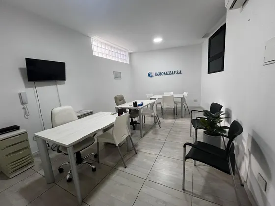 Oficina En 3 De Frebrero Al 2700