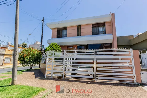 Venta · Casa En Haedo · 5 Ambientes · Cochera · Patio